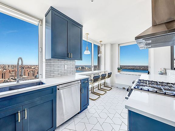 4th image of 215 E 96th St #39H