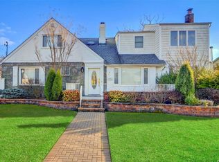 31 Eden Rd, Long Beach, NY 11561