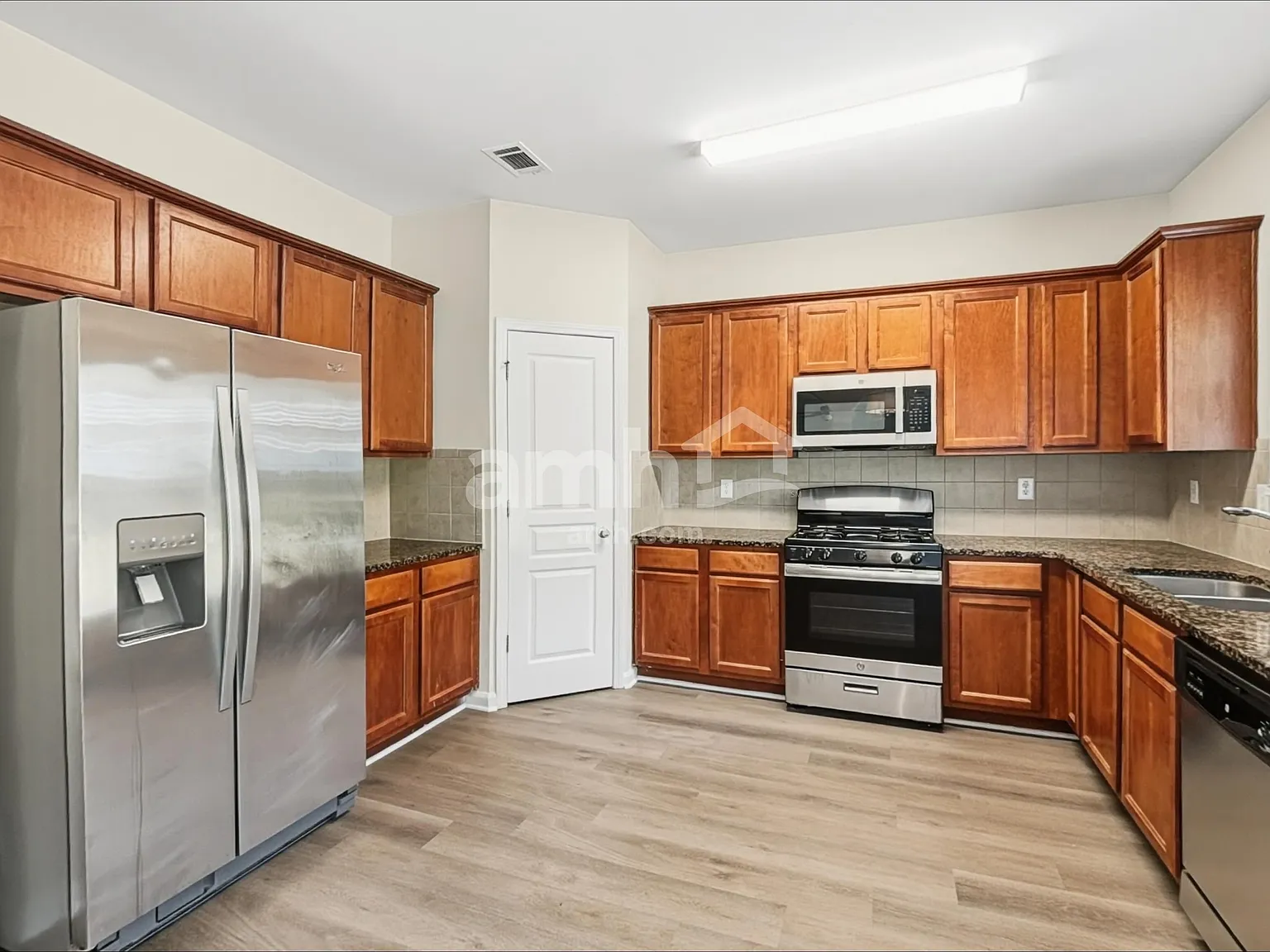 4 bed, 2.5 bath, 2195 sqft, $2,510 — Photo 3