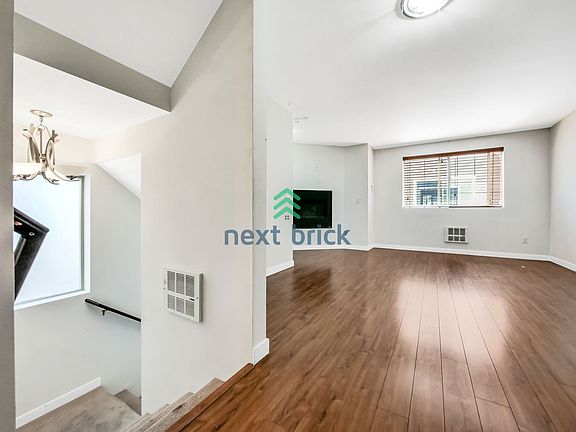 4th image of 12037B 35th Ave NE