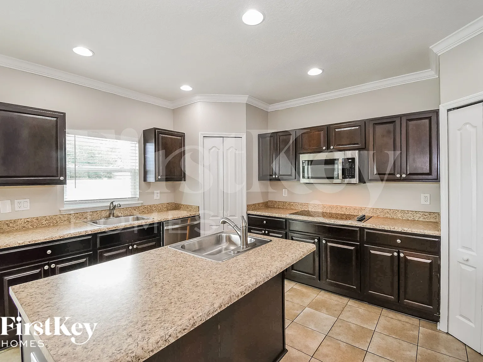 4 bed, 2.5 bath, 2912 sqft, $2,625 — Photo 4
