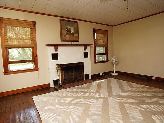 4th image of 211 Cool Springs Ln