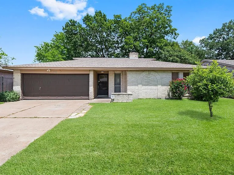 9718 Shady Tree Ln — Photo 1