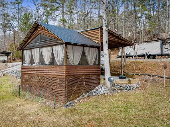 18 2nd St, Ellijay, GA 30540