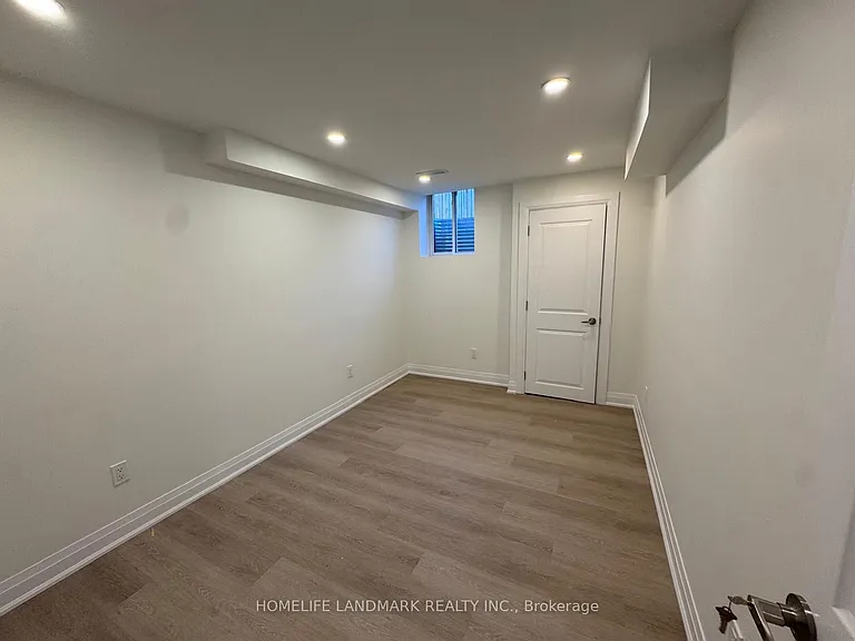 6 Kenneth Ross Bnd — Photo 11
