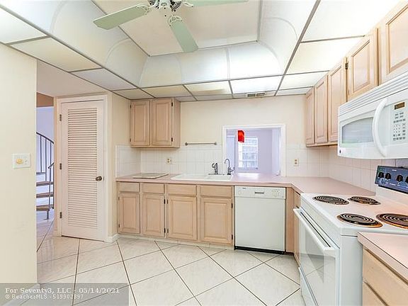 2nd image of 640 Tennis Club Dr APT 301