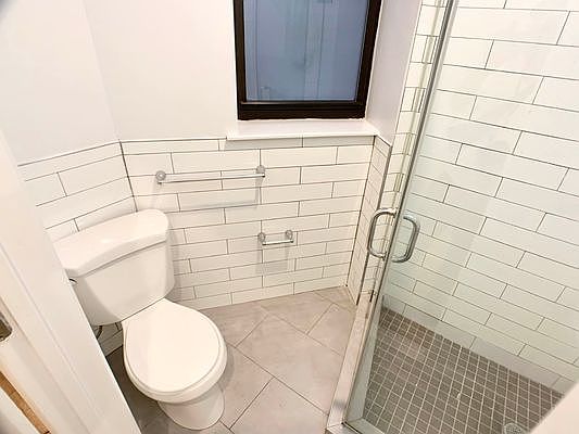 4th image of 623 Halsey St #2A