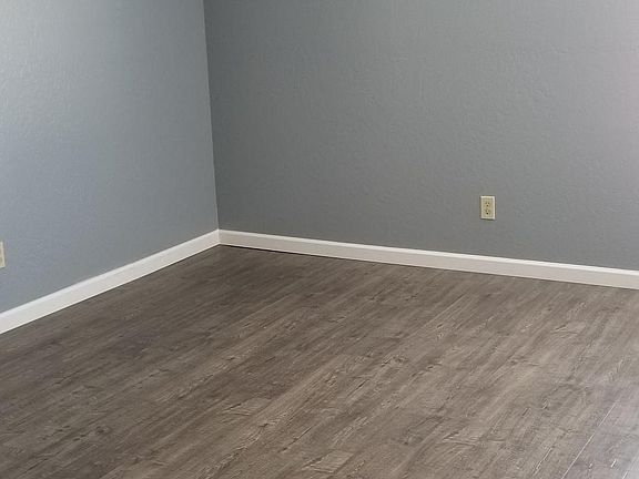 3rd image of 12813 N 113th Ave #1