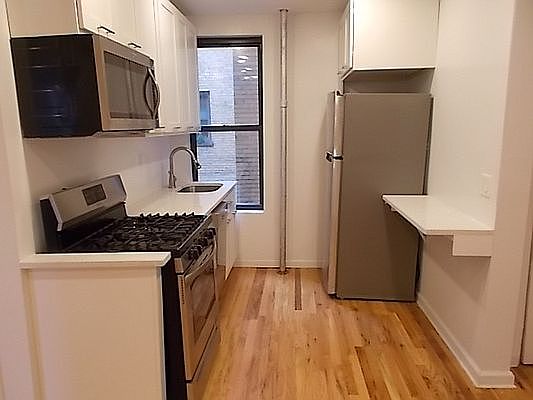 3rd image of 356 Saint Johns Pl #B2