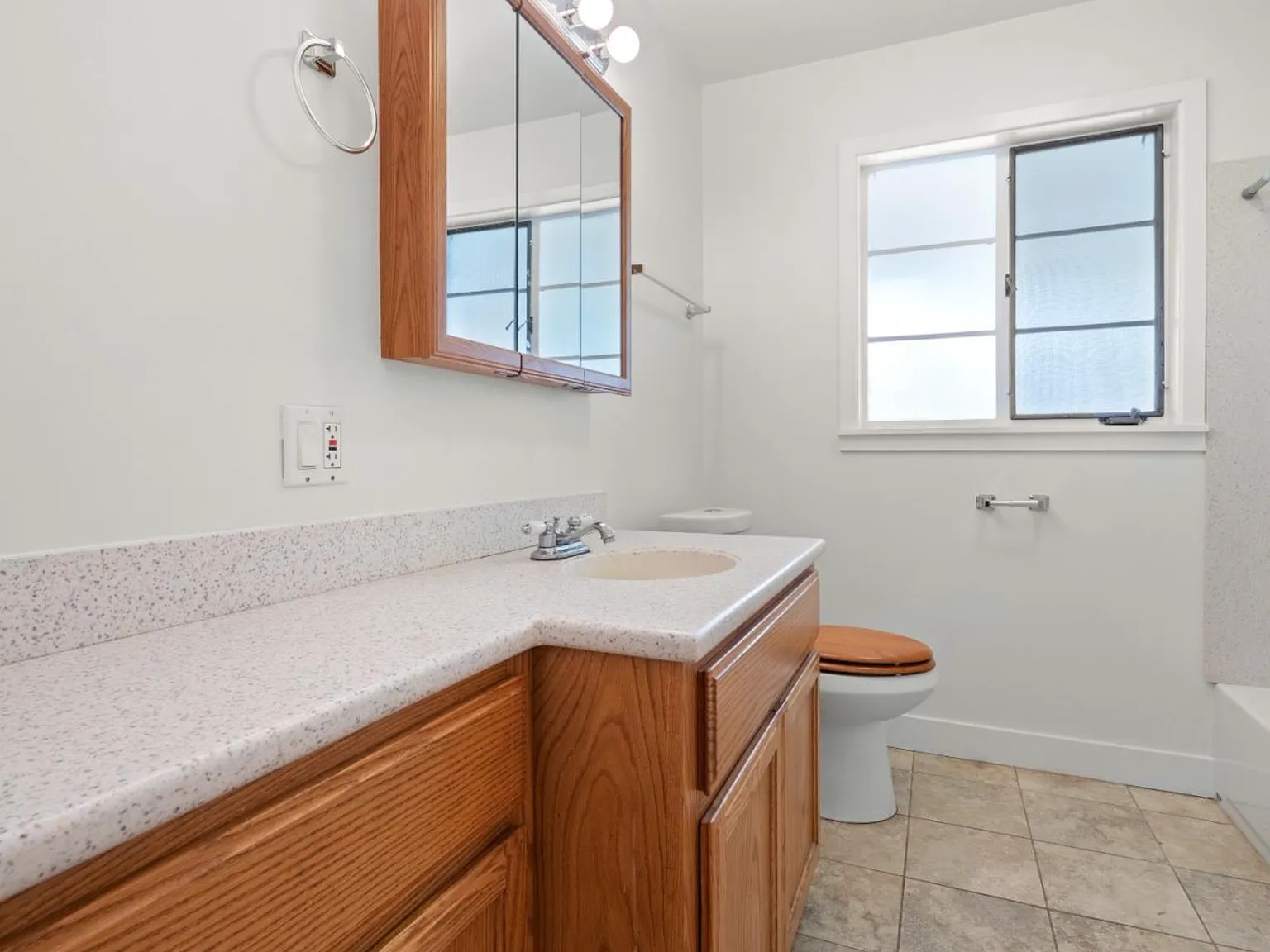 3 bed, 1580 sqft, $7,150 — Photo 4