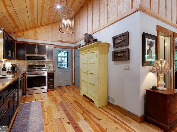 4th image of 22 Noel Ln