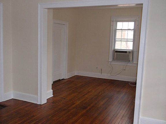 4th image of 1712 N Quebec St