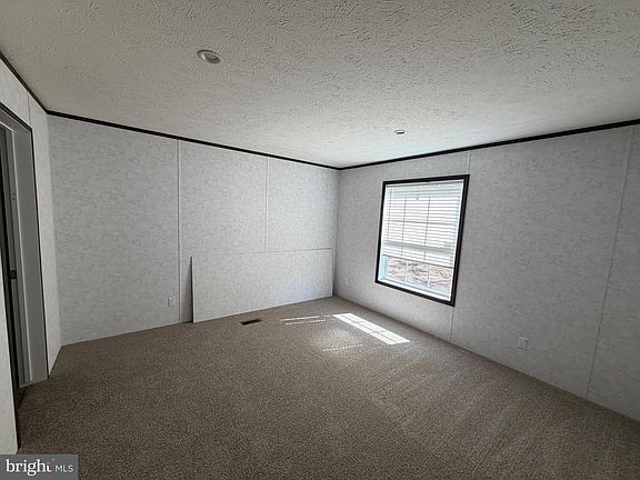 4th image of 433 Poplar Rd