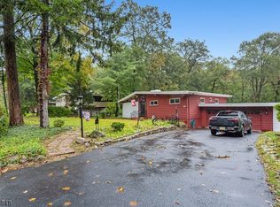 52 Valley Rd, Ringwood, NJ 07456