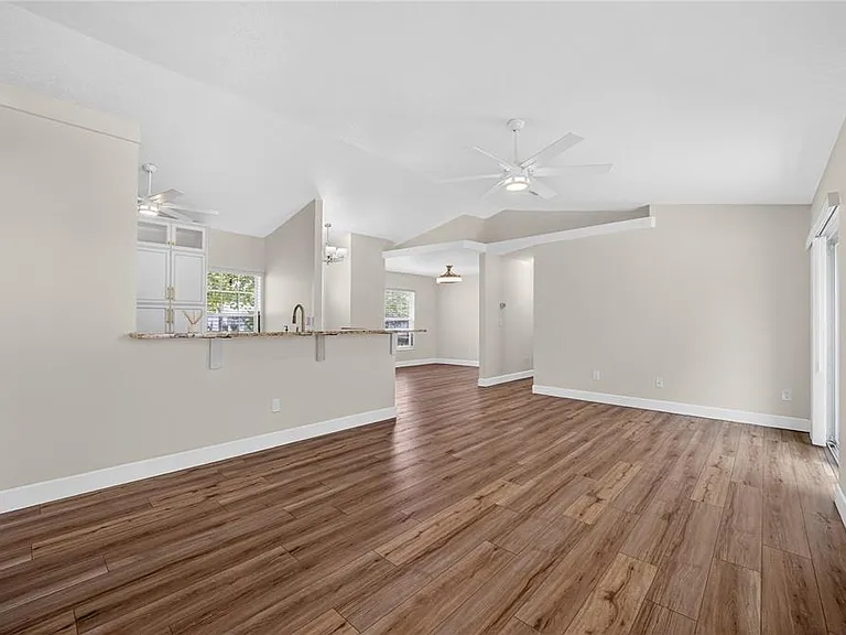 10748 Siena Dr — Photo 23