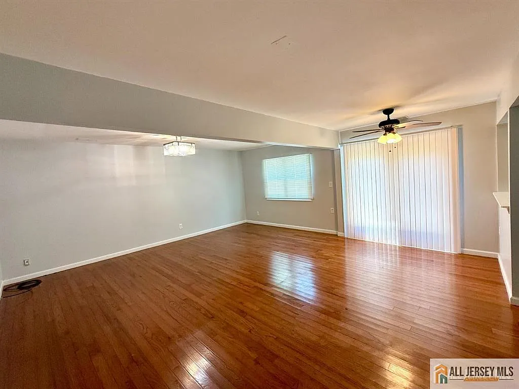 3 bed, 2.5 bath, 2123 sqft, $3,500 — Photo 3