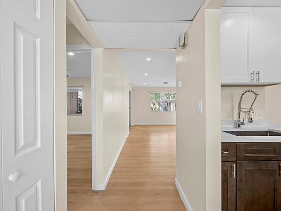 4th image of 830 SW 9th Street Cir APT 204