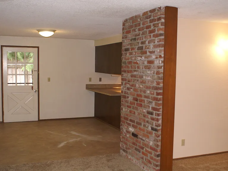 2088 Shiloh St — Photo 4