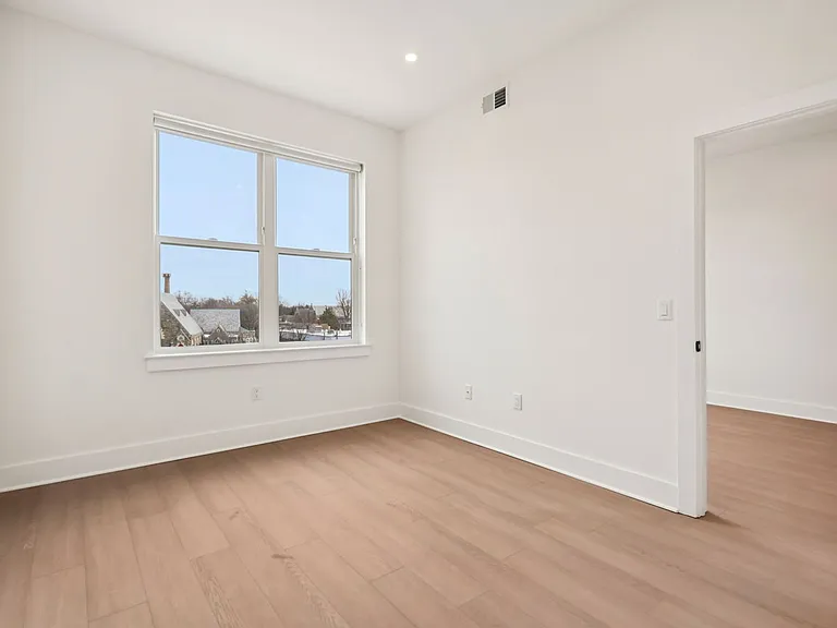 20 West — Photo 137
