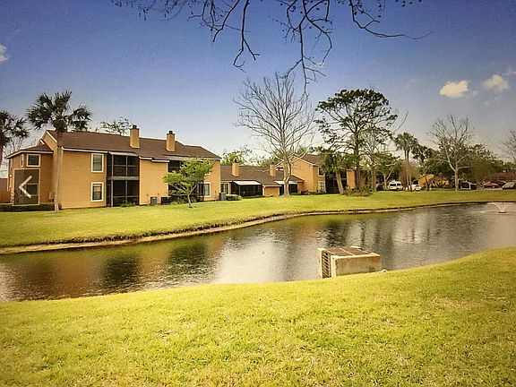 3rd image of 859 Shoreline Cir