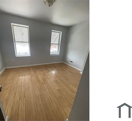 4th image of 2521 N Hollywood St