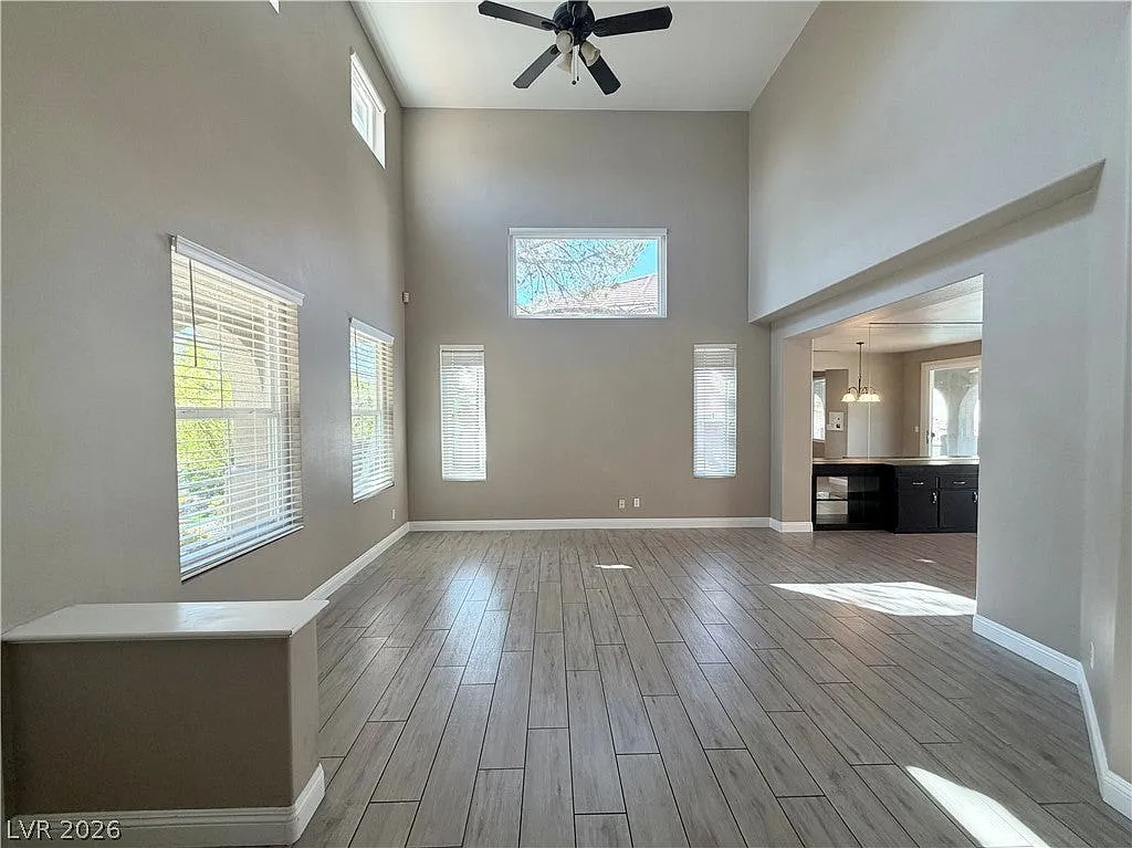 5 bed, 3.5 bath, 3316 sqft, $3,750 — Photo 4