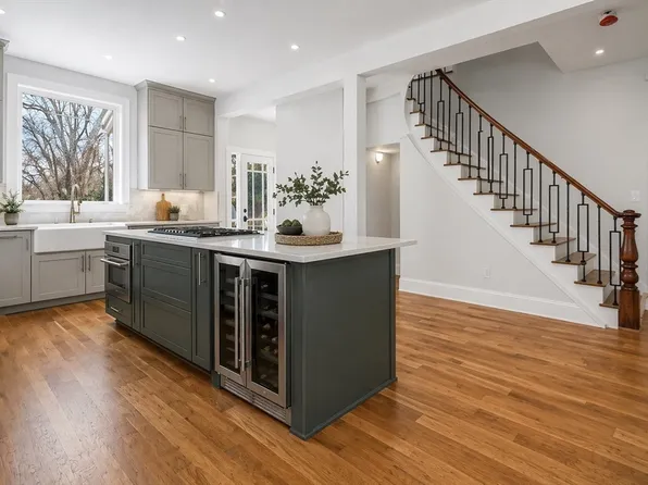 5 Cottage St, Nahant, MA 01908