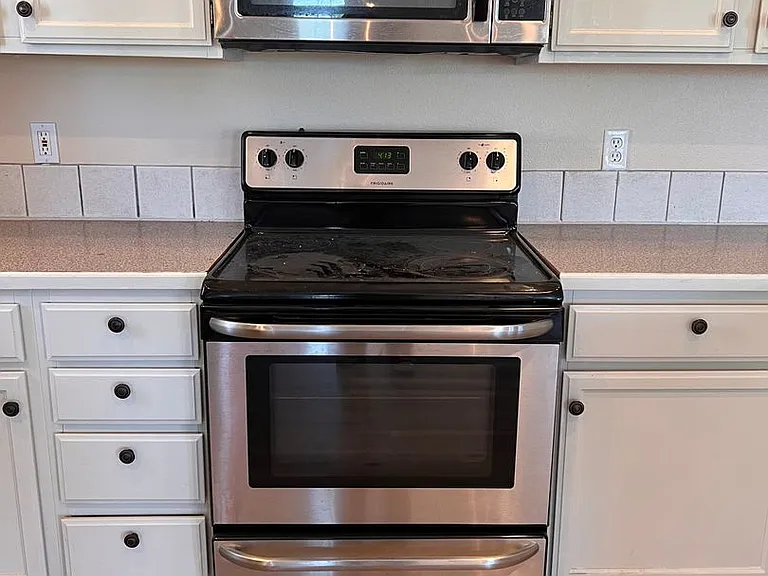 1073 Pepper Ln — Photo 16