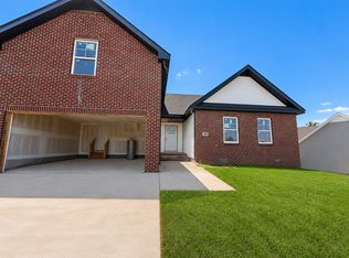 1240 Fossil Dr, Clarksville, TN 37040