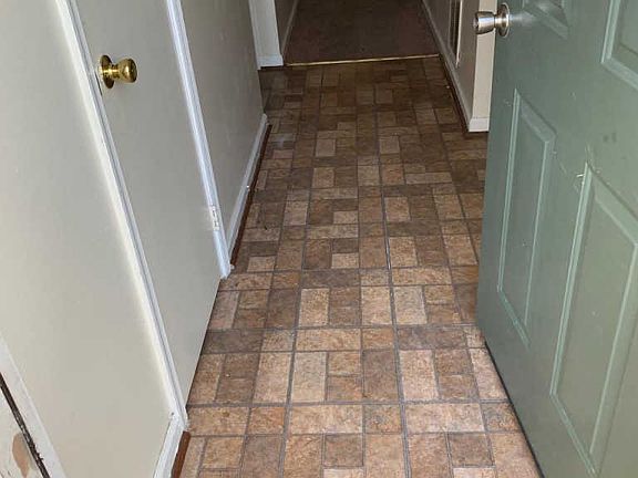 2nd image of 16215 Taconic Cir