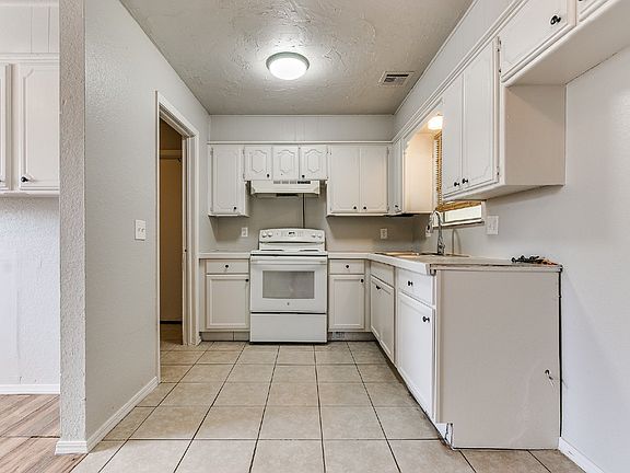2nd image of 8814 NE 13th St