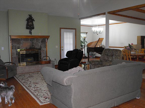 3rd image of 135 Marcone Dr