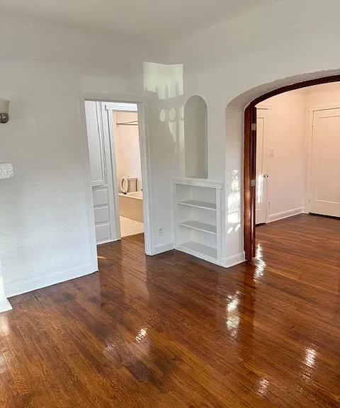 5216 De Longpre Ave #5222 — Photo 3
