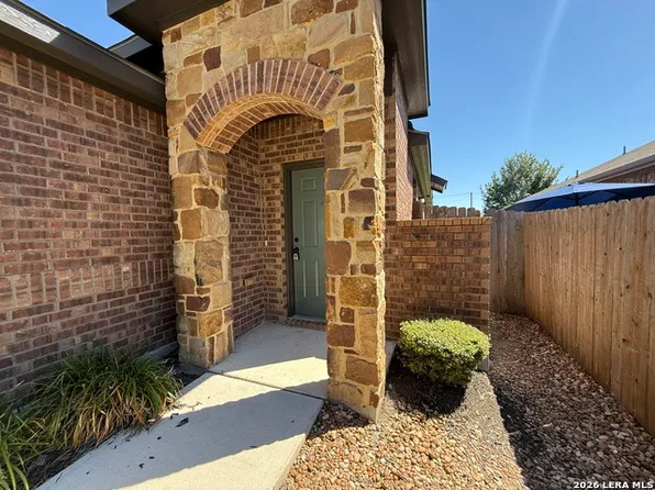 554 Creekside Cir, New Braunfels, TX 78130