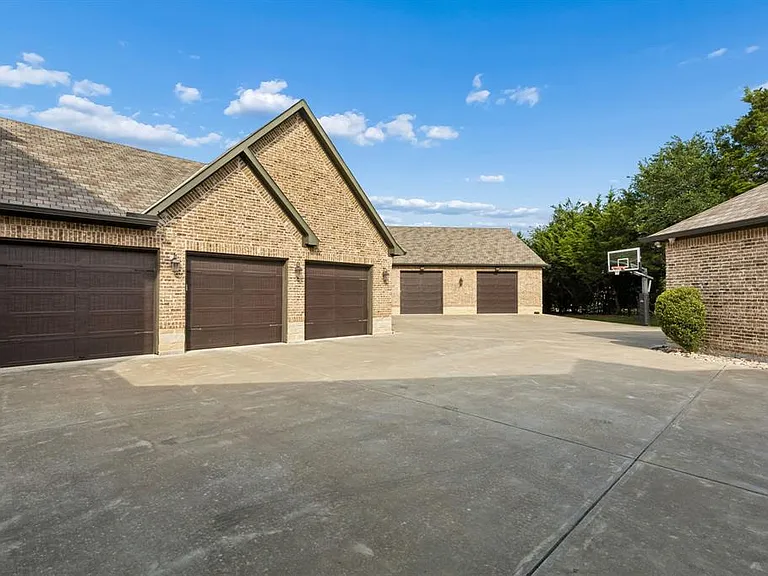 517 Pine Island Cir — Photo 37