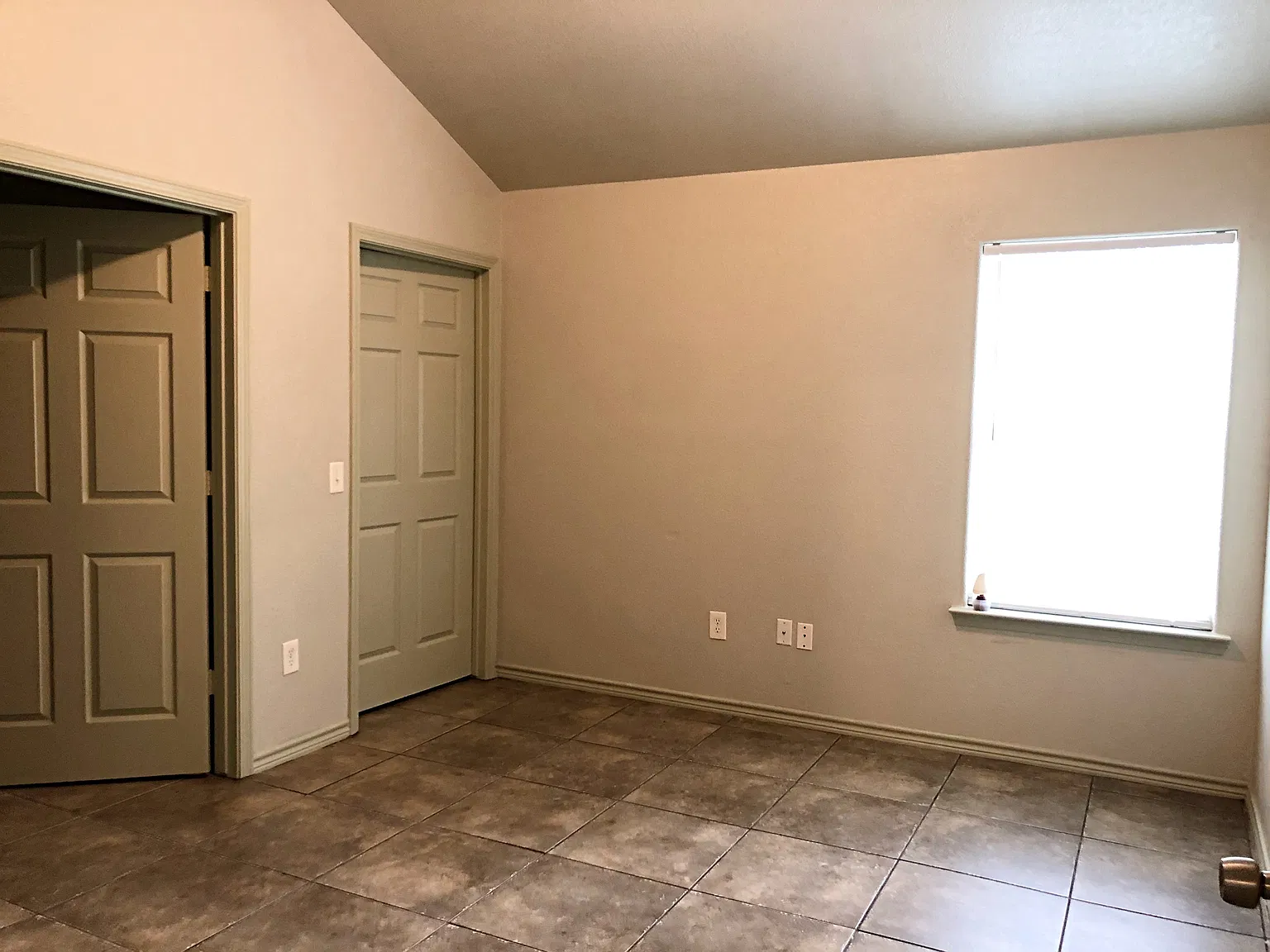 4 bed, 1316 sqft, $1,295 — Photo 4