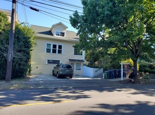 1812 N 40th St APT B, Seattle, WA 98103