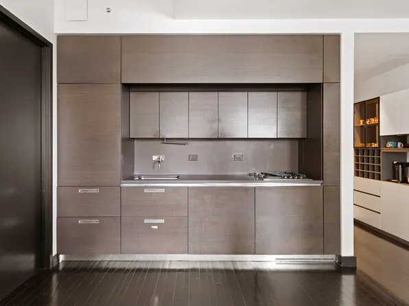 20 Pine Street image 2 of 17