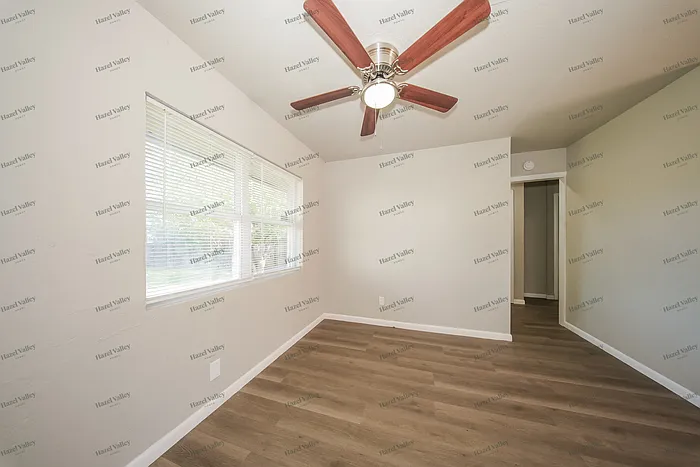 5910 S Ross Ave — Photo 3