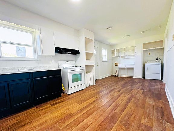 2nd image of 2417 Oaklawn Blvd