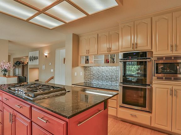 5th image of 3133 Kensington Dr