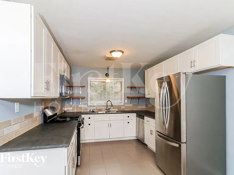 3453 Woods Dr — Photo 7