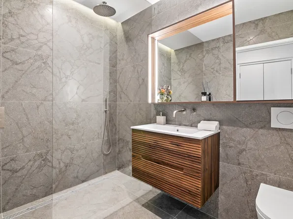 625 New York Avenue image 4 of 13