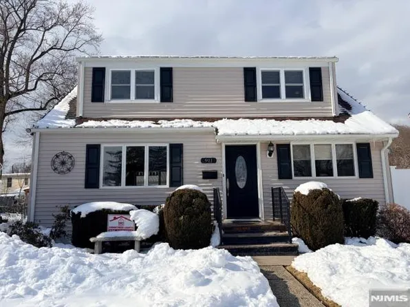 911 Colfax Ave, Pompton Lakes, NJ 07442