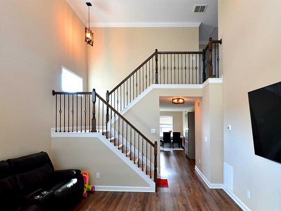 4th image of 789 Halford Pl