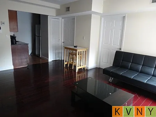 Rented by KVNY Soho | media 23