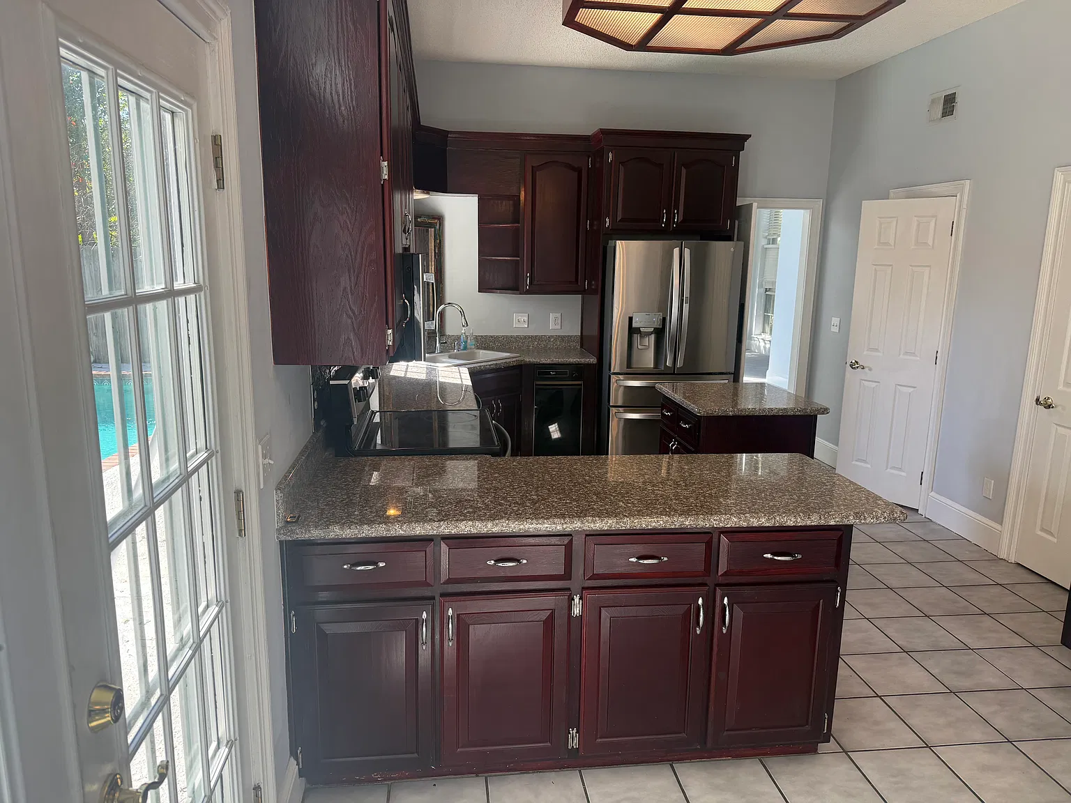 3 bed, 2.5 bath, 2341 sqft, $3,200 — Photo 3