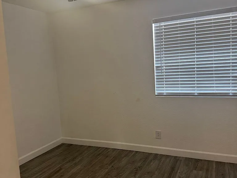 Meridian 21 Apartments — Photo 30