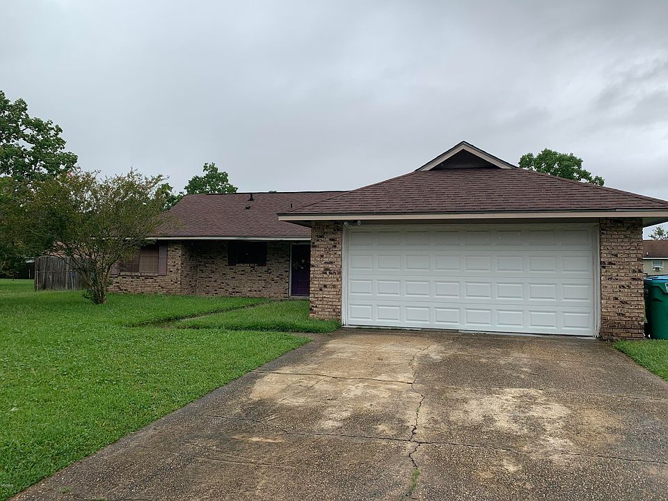 1st image of 77 Fleetwood Dr