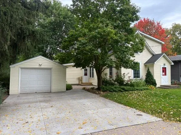 6051 Upper 46th St N, Oakdale, MN 55128